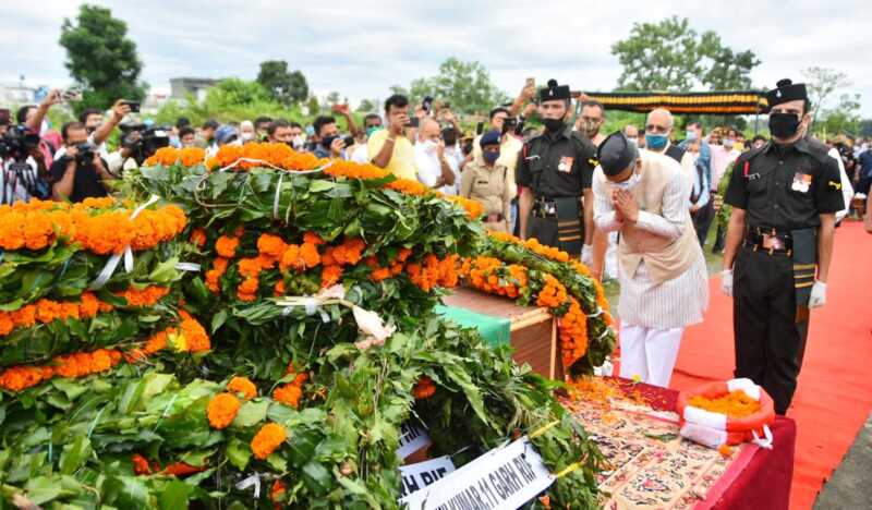 Martyr Rajendra Singh Negi's body merges in Panchatattva, wife will get government job