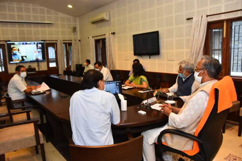 Chief Minister Trivendra interacts with corona patients admitted in hospitals across the state through video conferencing